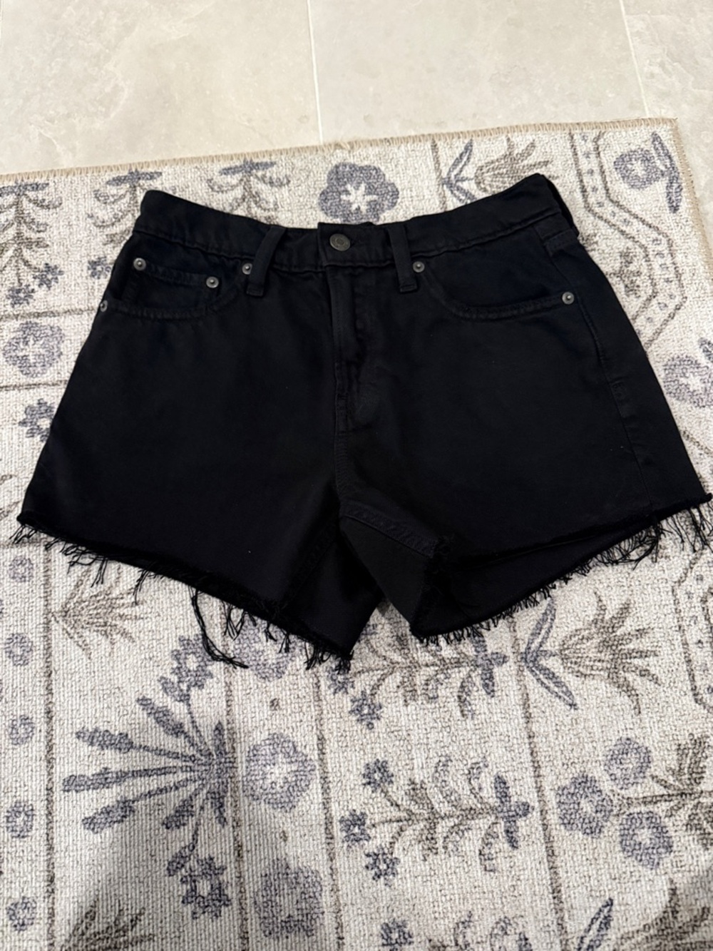 GAP Mid-Rise 4” UltraSoft Relaxed Black Denim Shorts
